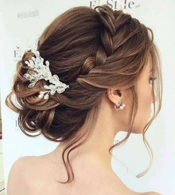 Chignon de haute coiffure avec tresses élégantes à Genève